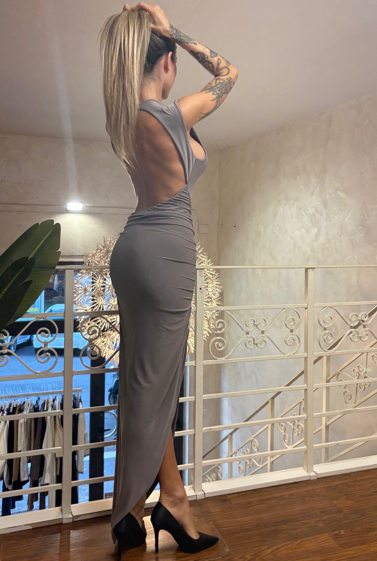 Vestito lungo schiena scoperta grigio