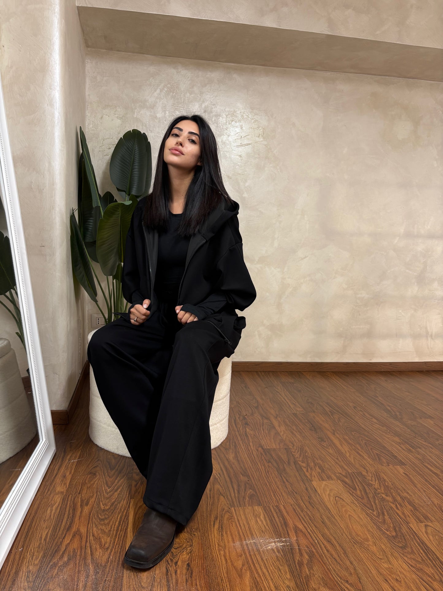 Felpa tuta nera con cappuccio